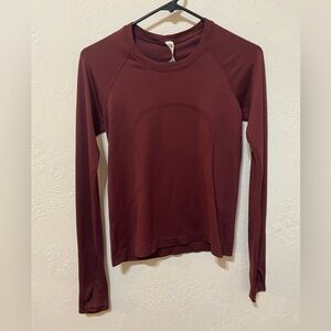 🍷 Burgundy Long Sleeve Performance Top – lululemon (Size 6)